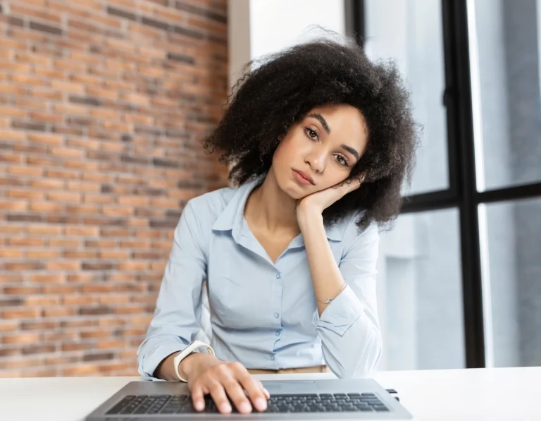 A woman sits at work, unable to focus because of depression and anxiety